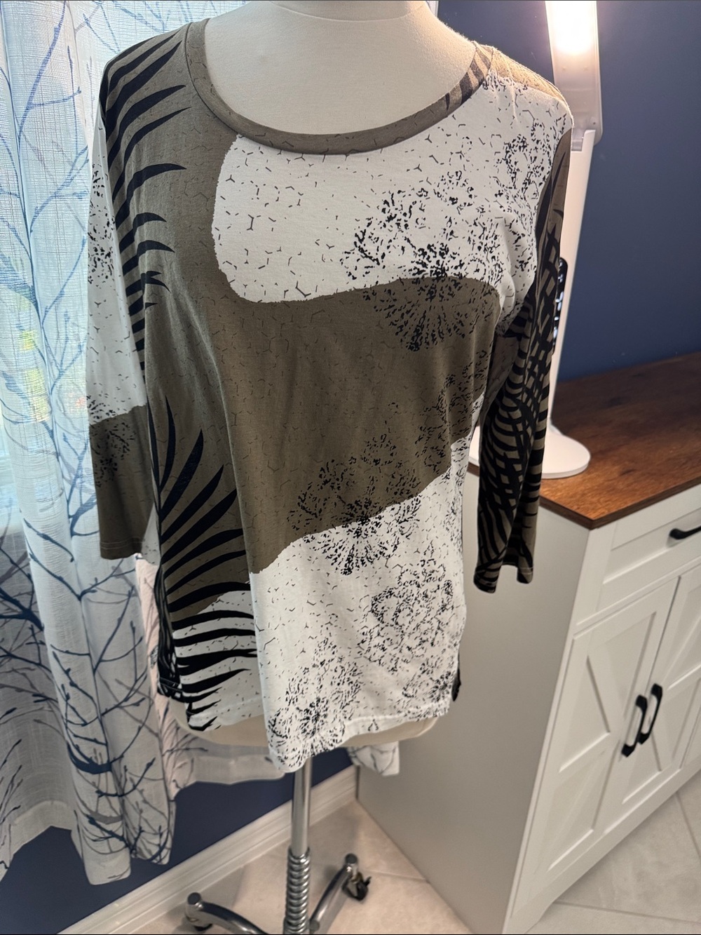 Parsley & Sage Olive, White and Black Abstract Scoop Neck Top